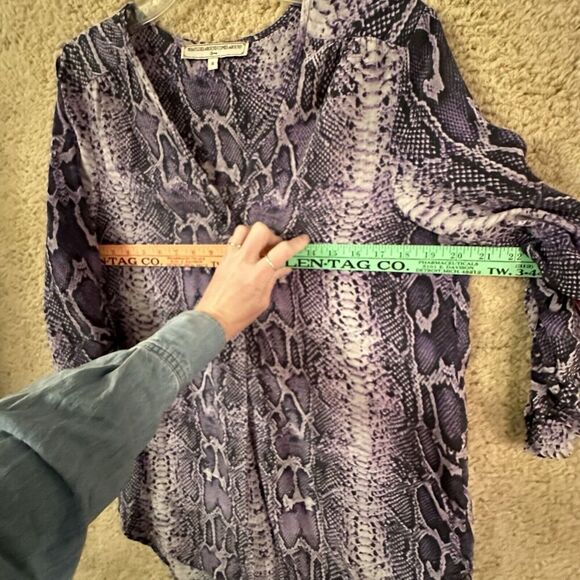 What Goes Around Comes Around Vanessa Purple Silk Snakeskin Top Sz M Whimsygoth - Picture 13 of 16